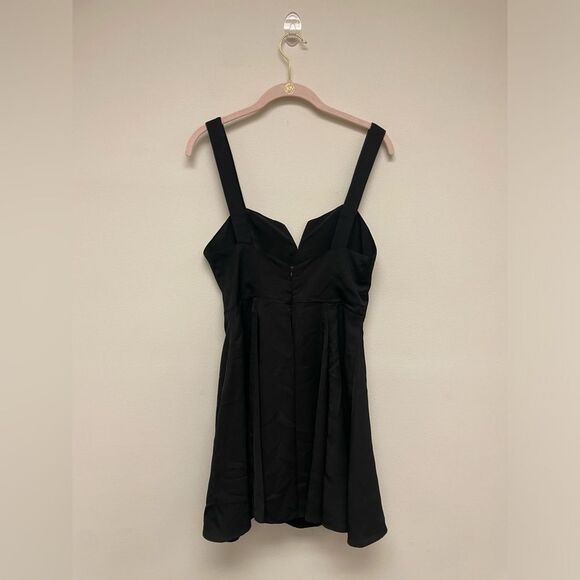 Kimchi Blue Black Notch Front Fit and Flare Mini Holiday Dress Size 6 - Picture 7 of 9